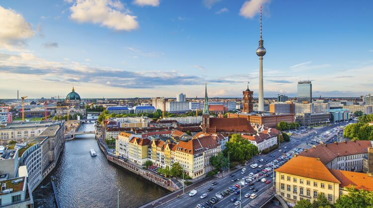 Antalya Çıkışlı Yılbaşı ve Noel Pazarları Prag Berlin Turu